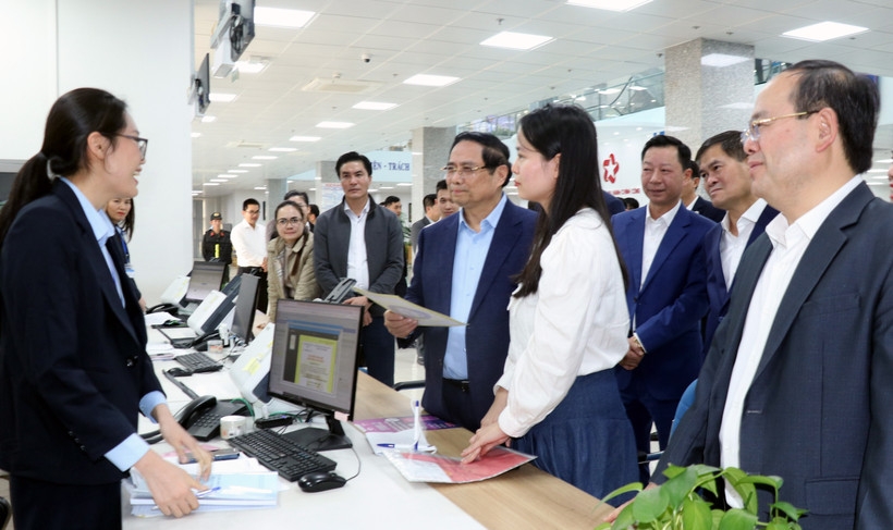 pm praises growing maturity, resilience of quang ninh public servants picture 1