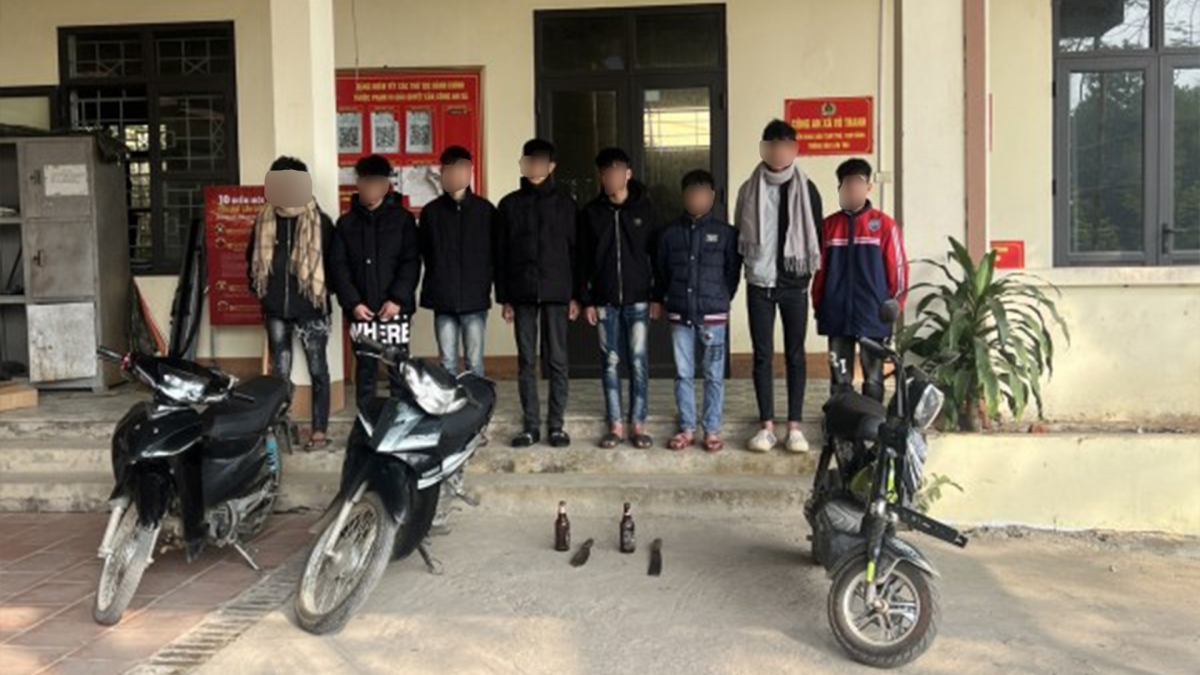 Phát hiện 7 học sinh mang dao, chai thủy tinh chuẩn bị ẩu đả