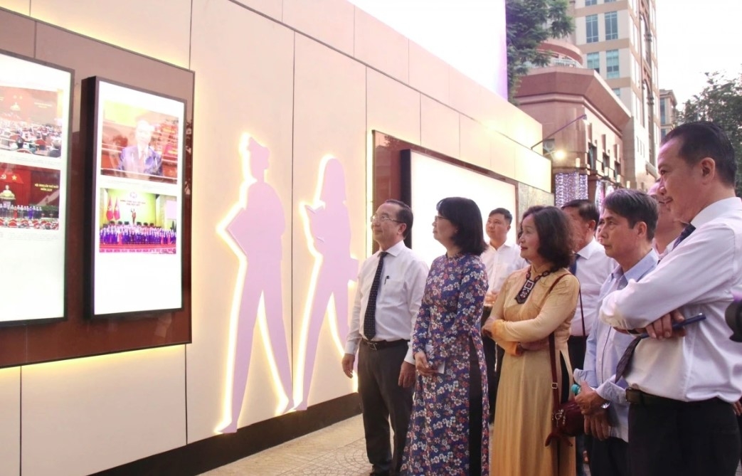 ho chi minh city launches first photography street picture 2