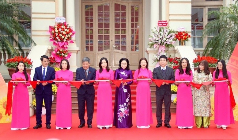 photo exhibition celebrates 14th national party congress, lunar new year picture 1