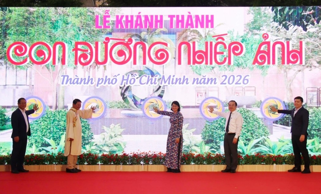 ho chi minh city launches first photography street picture 1