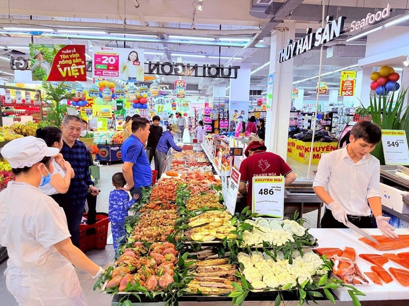 vietnam s retail sales, service revenue up 9.2 in 2025 picture 1