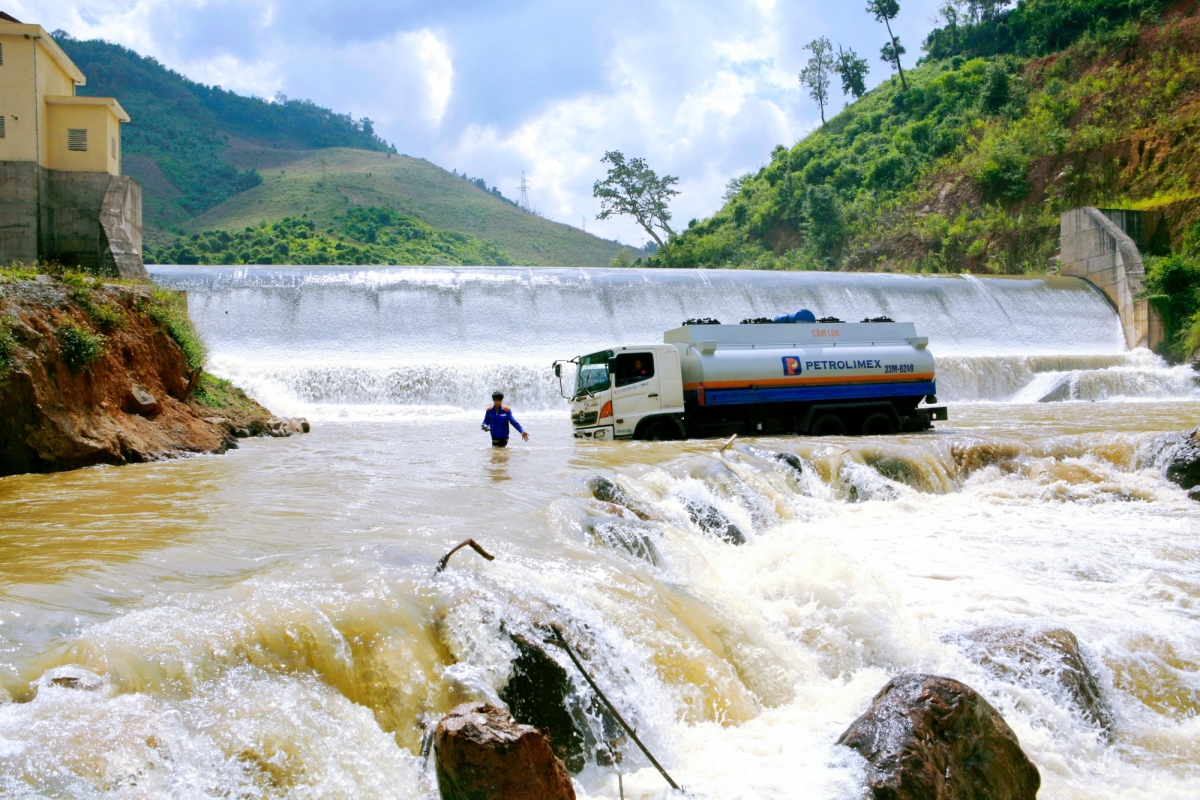 petrolimex - hanh trinh 70 nam cua mot thuong hieu quoc gia hinh anh 1