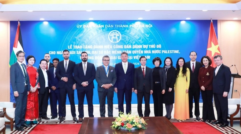 hanoi confers honorary citizenship on palestinian ambassador to vietnam picture 2