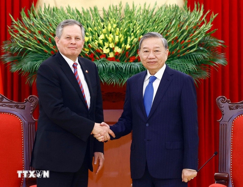 14th national party congress us senator hopes for enhanced ties with vietnam picture 1