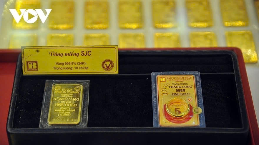domestic gold prices near record highs as global rally accelerates picture 1