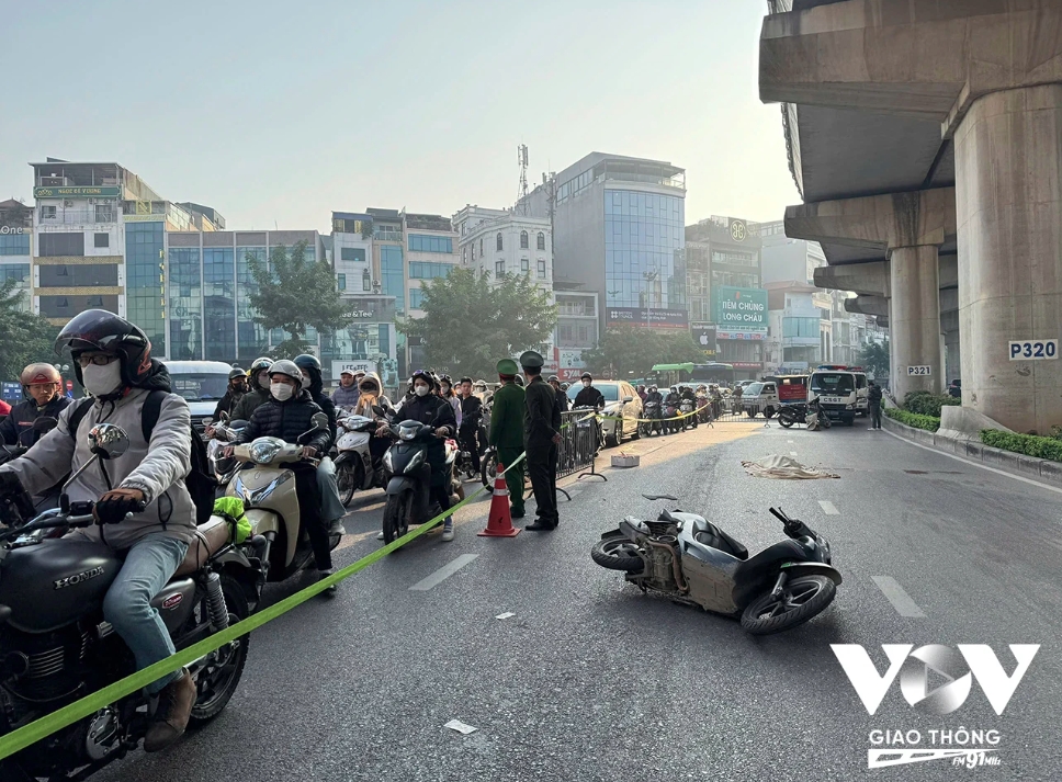 Hà Nội: Người đàn ông tử vong sau tai nạn xe máy với xe bán tải