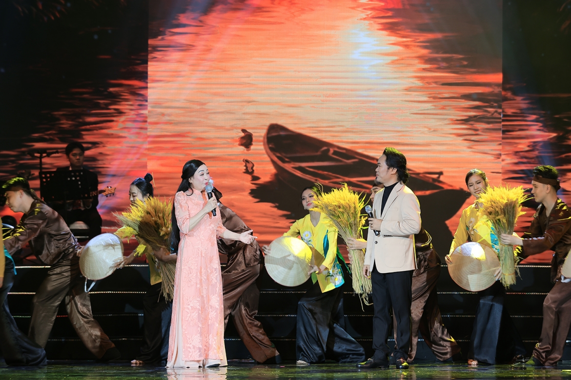 tet van loc 2026 ke chuyen me va que huong bang ngon ngu san khau tinh te hinh anh 1