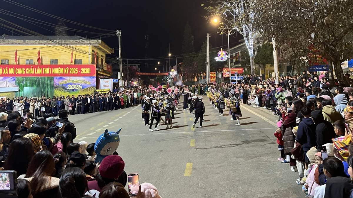 tung bung le hoi khen hoa o vung cao mu cang chai hinh anh 3