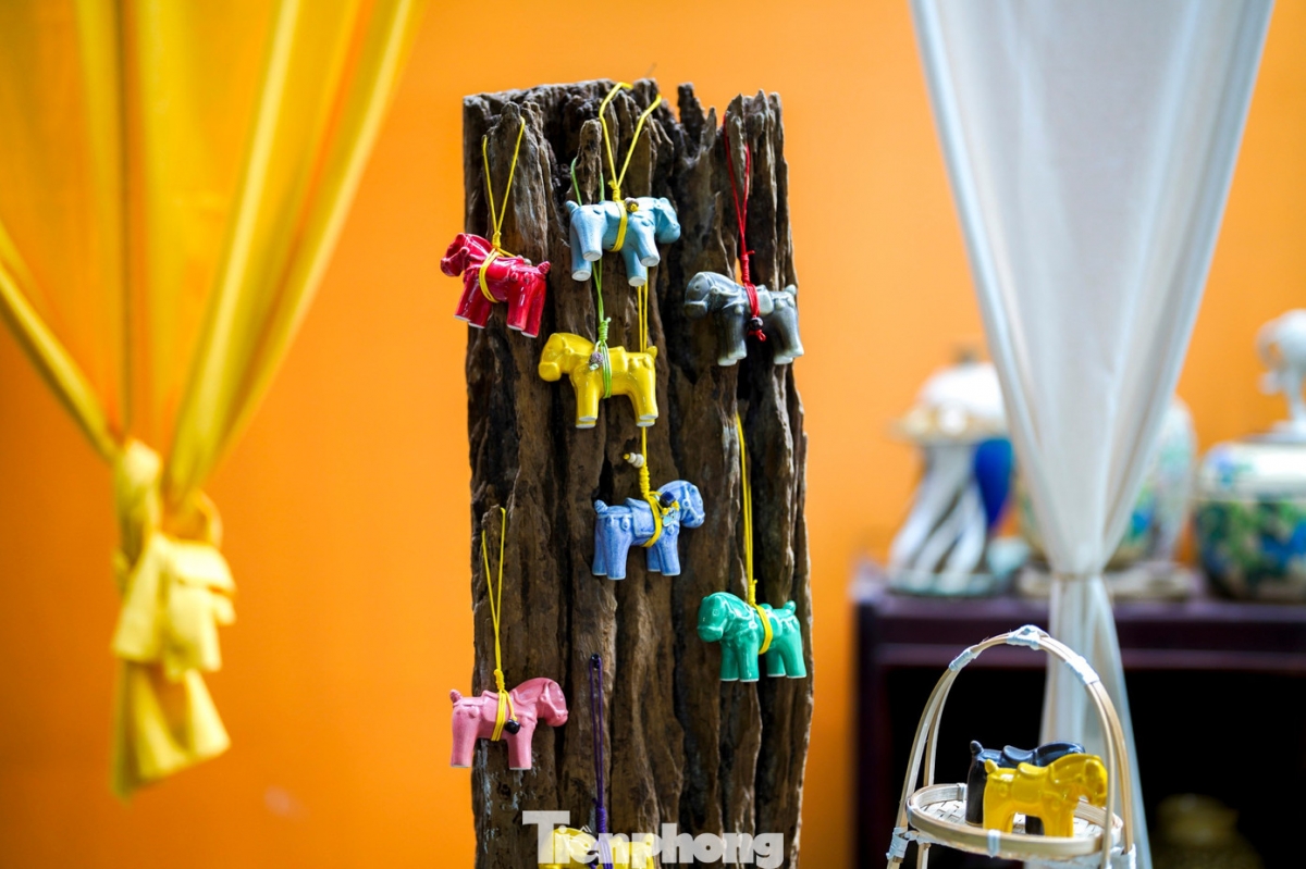 a closer look at a unique collection of ceramic horses for tet picture 8