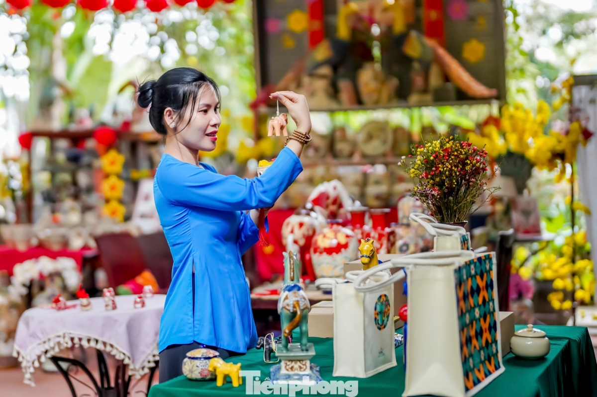 a closer look at a unique collection of ceramic horses for tet picture 3