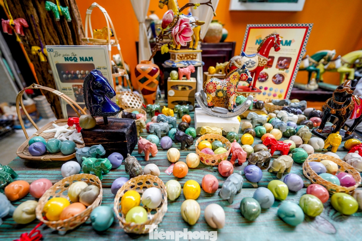 a closer look at a unique collection of ceramic horses for tet picture 5