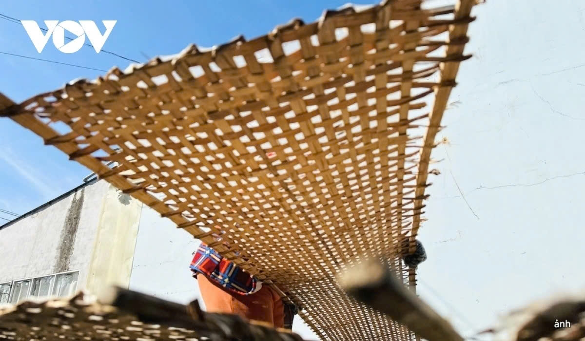 200-year-old rice paper village busy preparing for tet picture 12