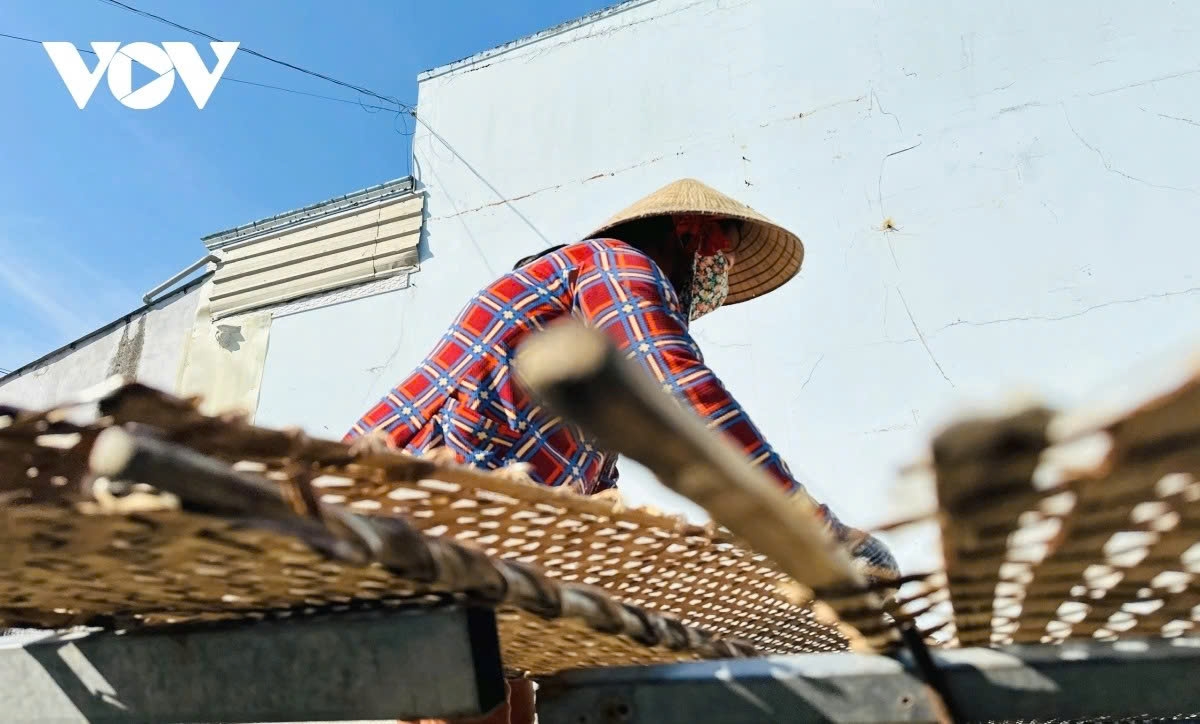 200-year-old rice paper village busy preparing for tet picture 14