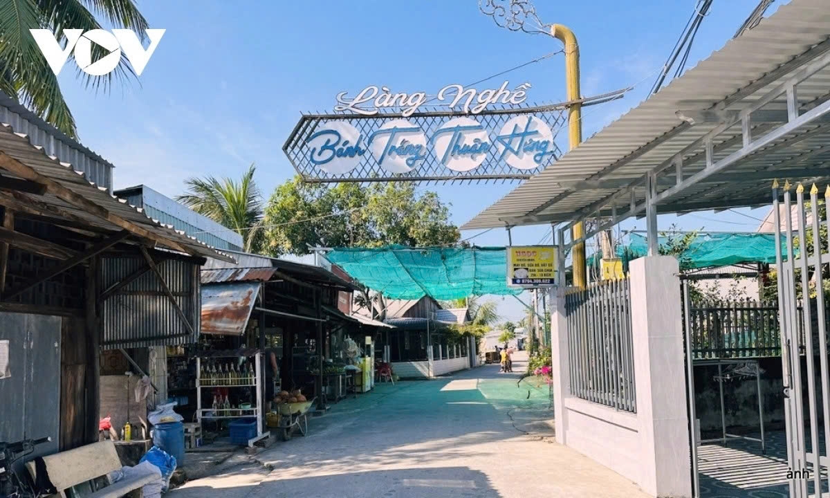 200-year-old rice paper village busy preparing for tet picture 15