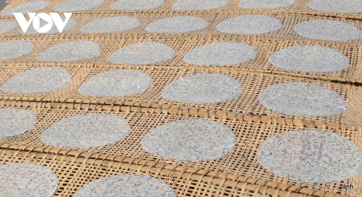 200-year-old rice paper village busy preparing for tet picture 9