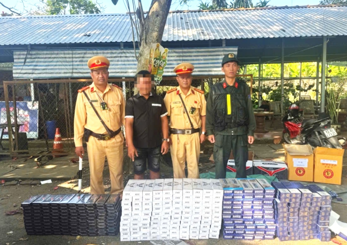bat qua tang vu van chuyen hang nghin bao thuoc la lau hinh anh 1