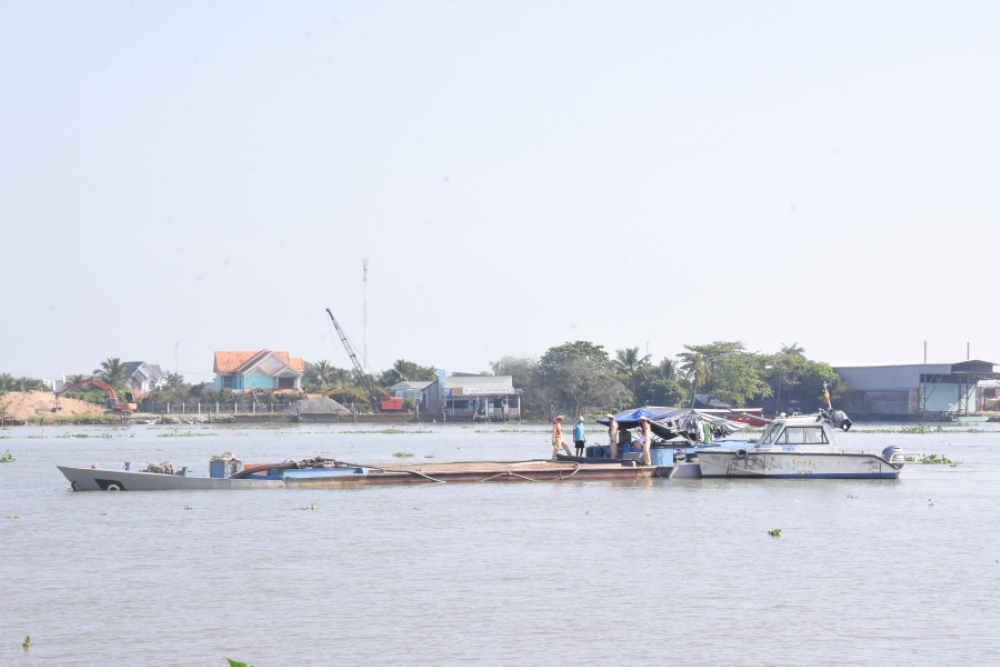 xu ly nhieu phuong tien thuy van chuyen cat khong ro nguon goc, cho qua tai hinh anh 1