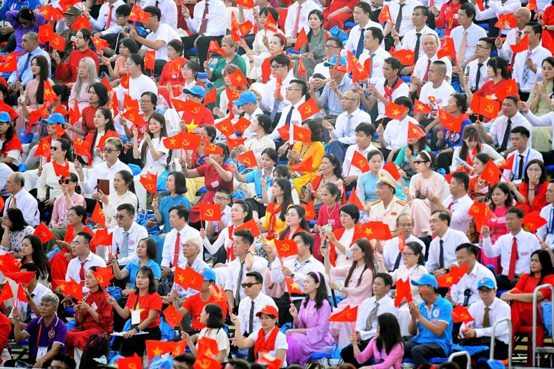 Tiến lên bằng hành động