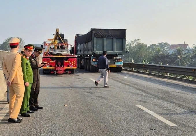 four killed, six injured in expressway crash in central vietnam picture 1