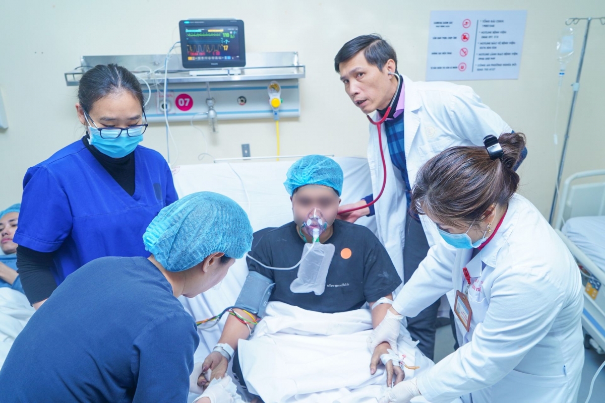 15 người nhập viện trong vụ cháy rạng sáng 7/1 ở Trần Cung, Hà Nội