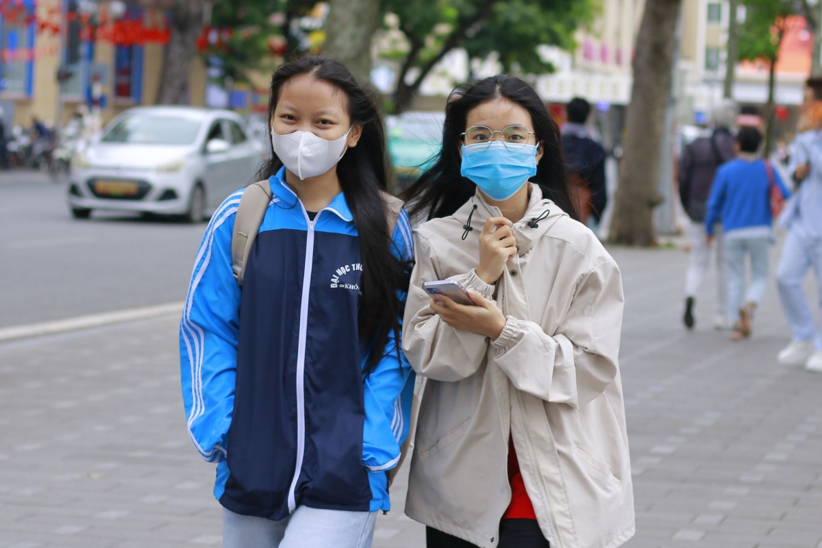 ha noi lanh sau, nguoi lao dong nhom lua ngoai via he de chong ret hinh anh 13