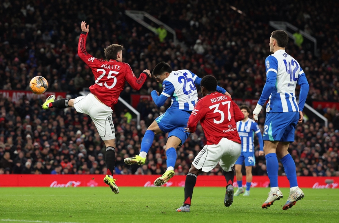 ket qua bong da hom nay 12 1 mu thua brighton, bi loai o fa cup hinh anh 21