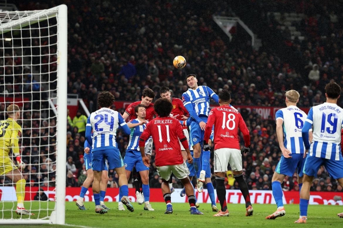 ket qua bong da hom nay 12 1 mu thua brighton, bi loai o fa cup hinh anh 26