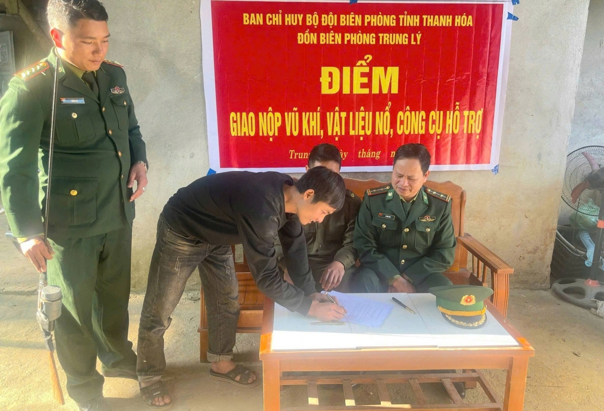 bien phong thanh hoa day manh tuyen truyen, thu hoi vu khi tu che hinh anh 11