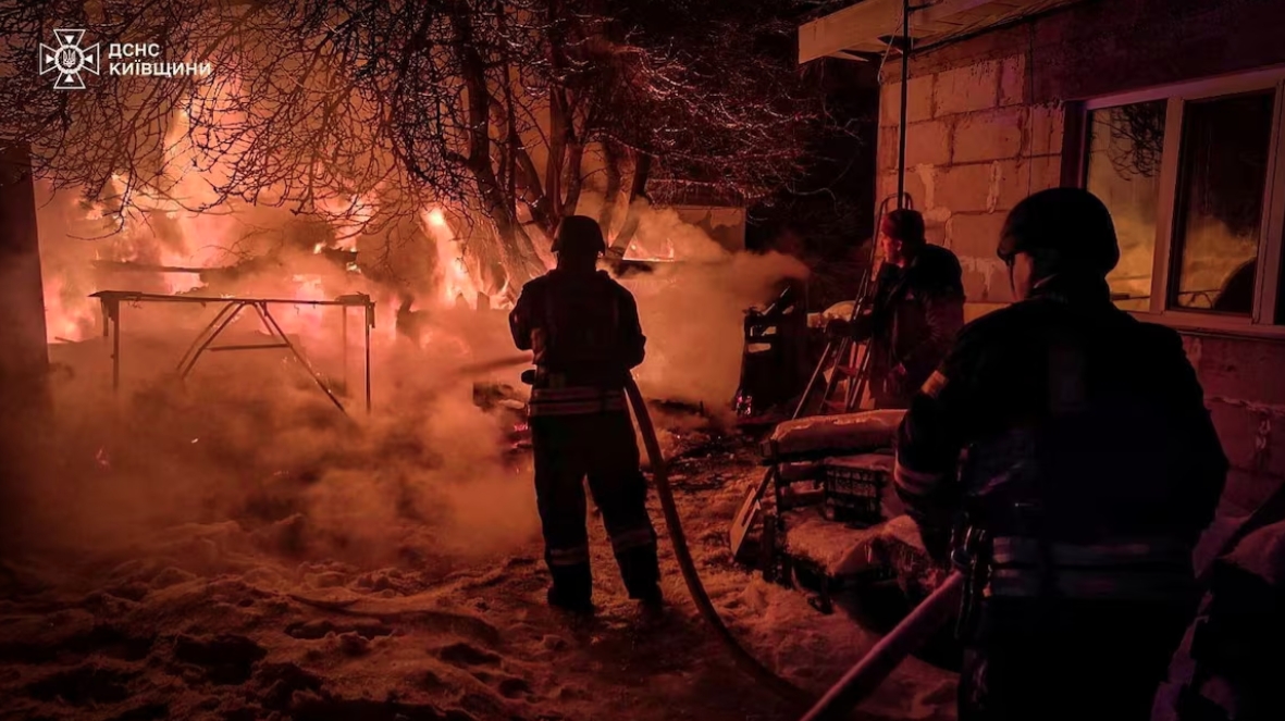 Ukraine buộc phải cắt điện sau cuộc tấn công dữ dội nhất của Nga trong năm mới