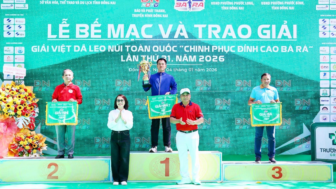 hoang nguyen thanh xac lap ky luc 10 lan doat ngoi vua leo nui ba ra hinh anh 4