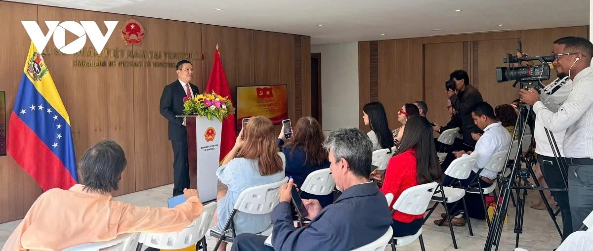 venezuelan media show interest in vietnam s communist party congress picture 2