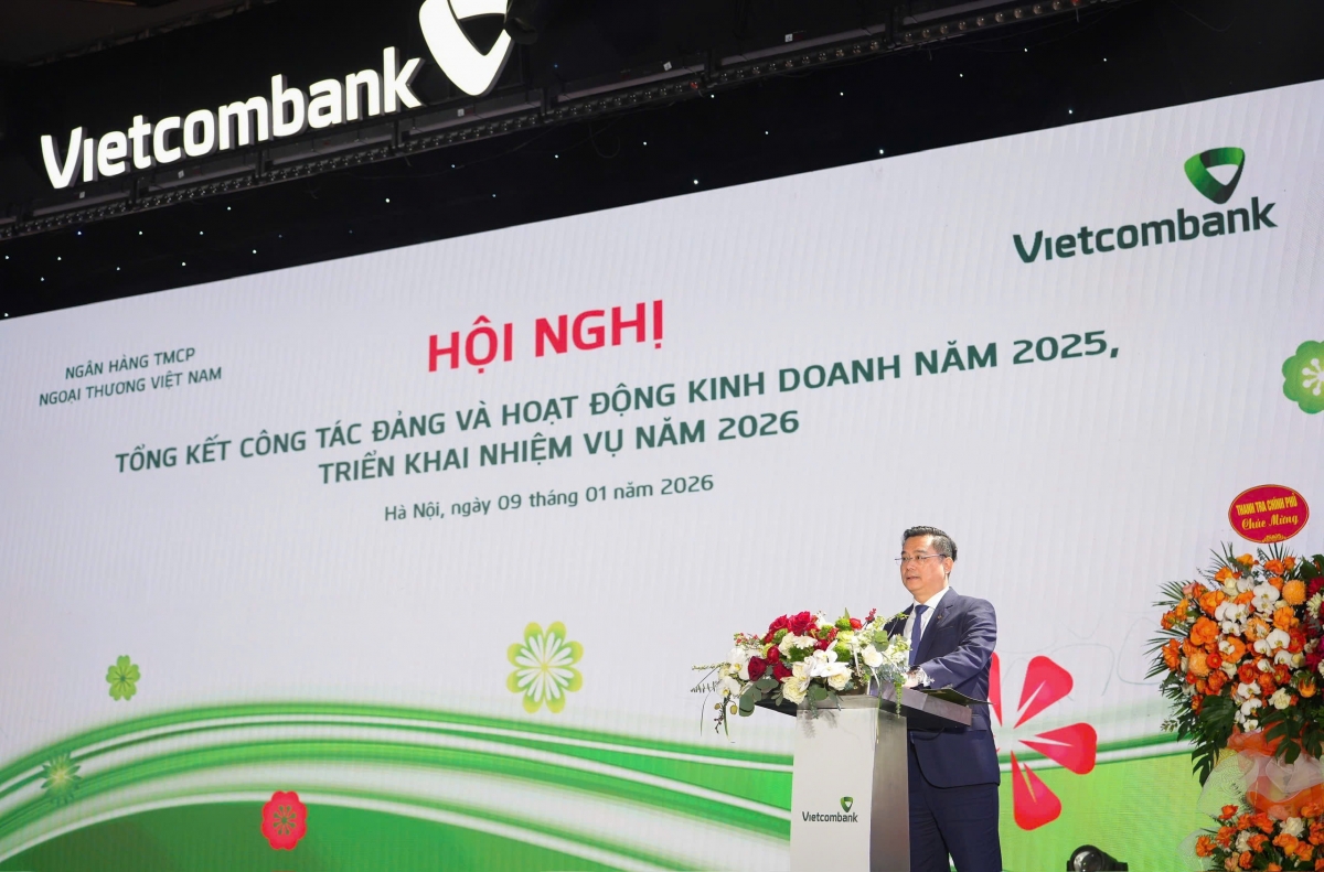 vietcombank khang dinh ban linh ngan hang tru cot, vuot thach thuc, kien tao hinh anh 1