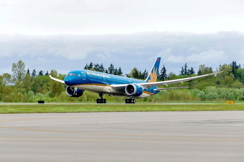 vietnam airlines aircraft turns back in emergency to assist passenger picture 1