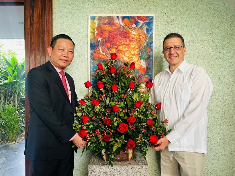 cuban diplomat praises cpv s leadership role in vietnam s development picture 1