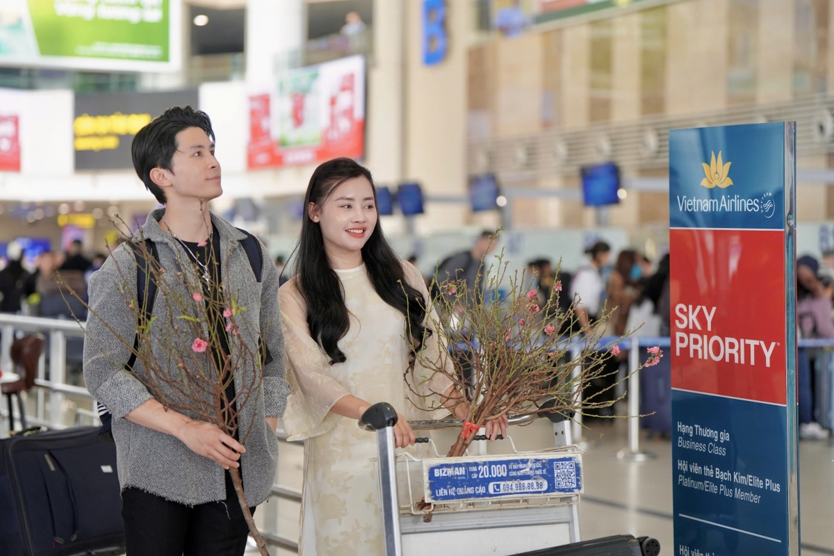 Vietnam Airlines bắt đầu nhận vận chuyển đào, mai Tết Nguyên Đán Bính Ngọ 2026