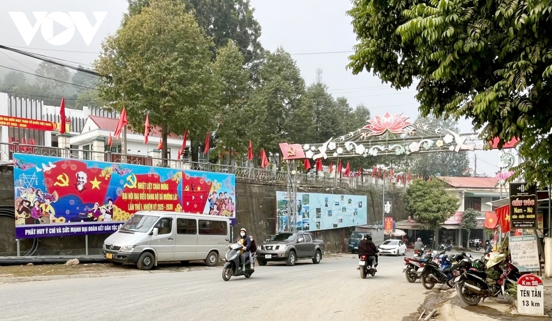 Dong bao cac dan toc mien tay xu thanh gui tron niem tin vao Dai hoi xiv cua Dang hinh anh 1