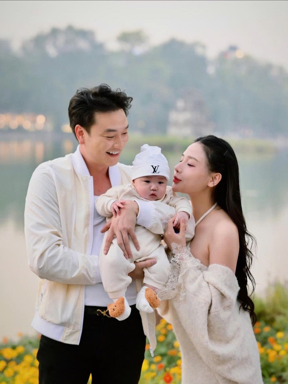 sao viet 4 1 diep lam anh danh ky nghi dau nam ben hai con hinh anh 8