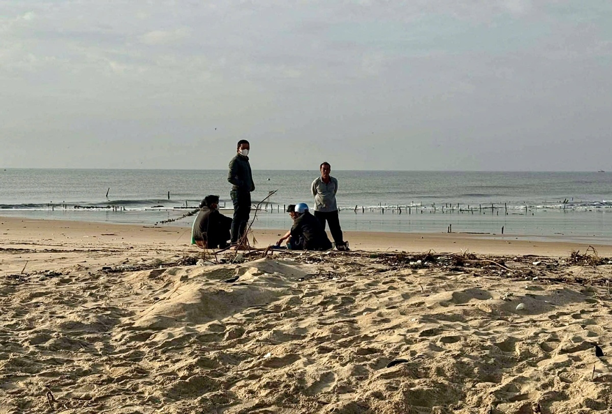 tim thay thi the thuyen vien mat tich o cua cang la gi, lam Dong hinh anh 1