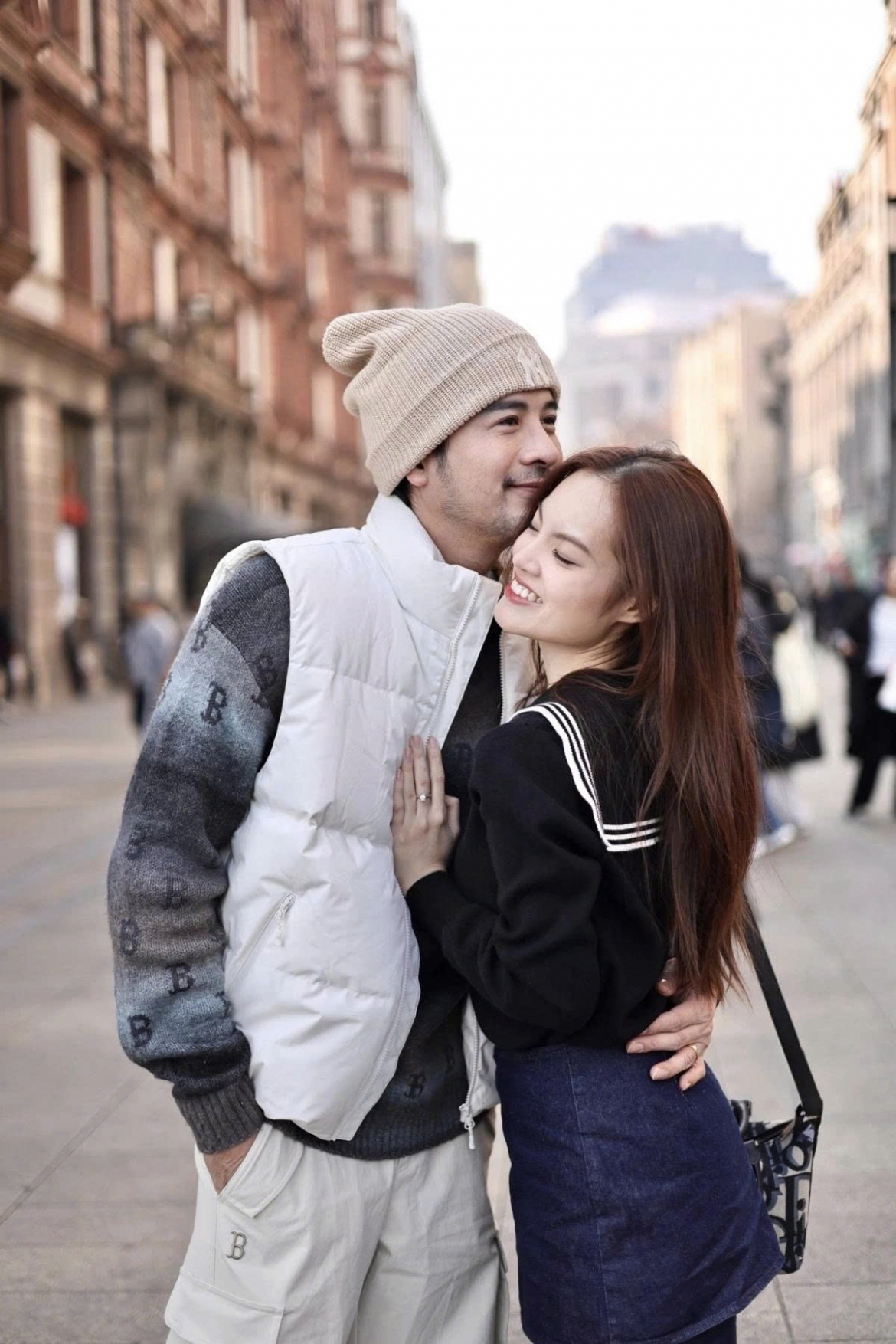 sao viet 17 1 Doan minh tai va ba xa huong tuan trang mat o thuong hai hinh anh 1