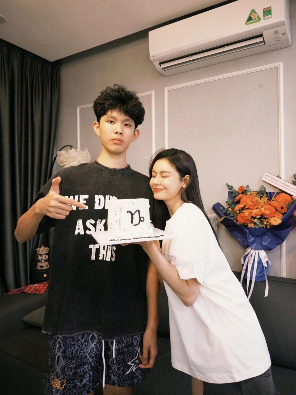 sao viet 17 1 Doan minh tai va ba xa huong tuan trang mat o thuong hai hinh anh 4