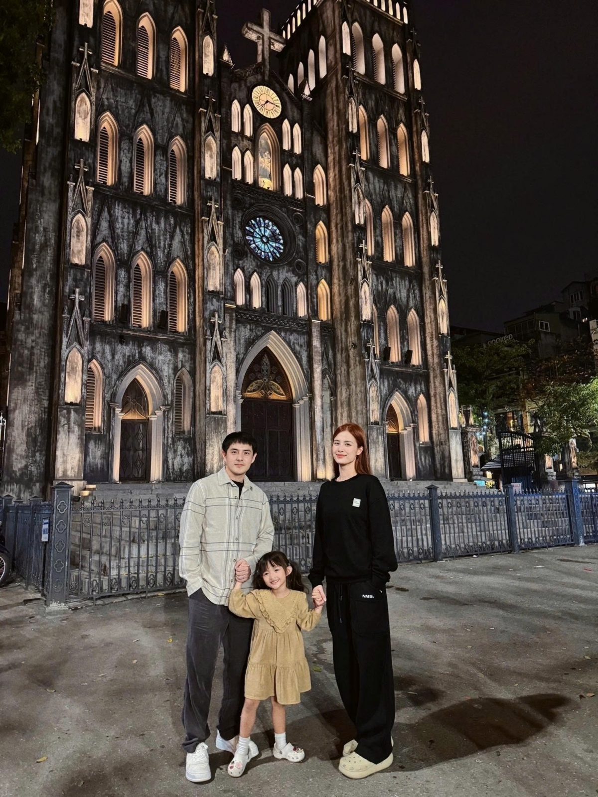 sao viet 18 1 vo chong dien vien thanh hien mung day thang con trai hinh anh 7