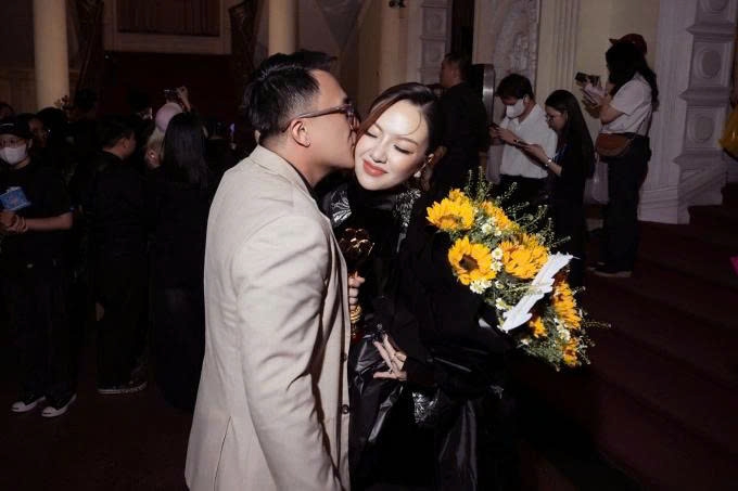 sao viet 31 1 dien vien huong giang tinh tu ben chong hon 11 tuoi hinh anh 7