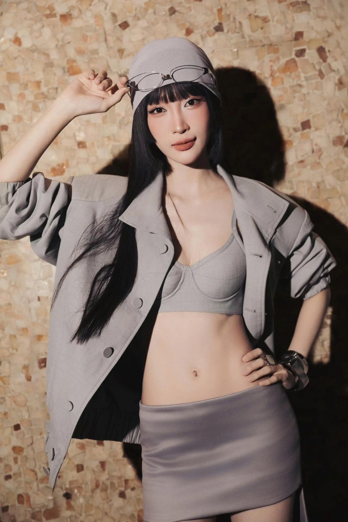 sao viet 1 2 vo chong tran thanh - hari won vap phai tranh luan hinh anh 7