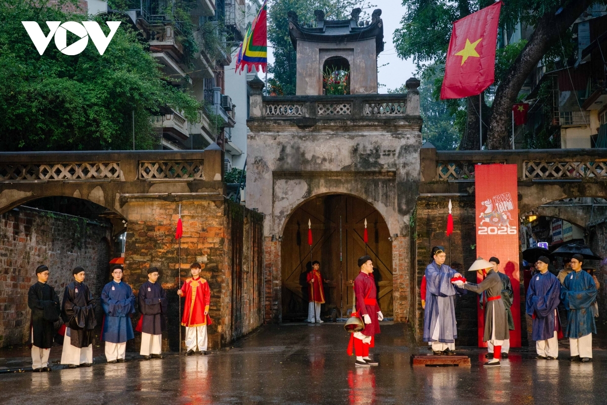 hanoi revives ancient gate-opening ritual for lunar new year picture 1