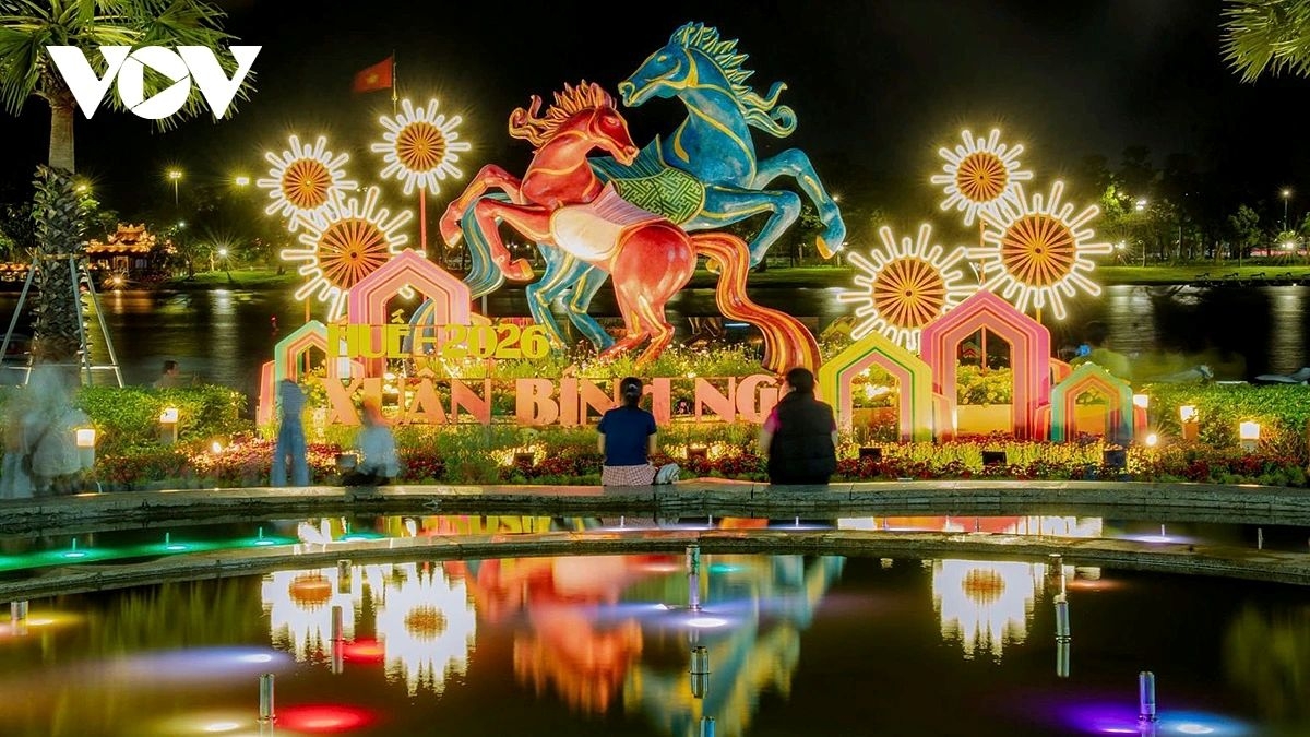 hue welcomes lunar new year 2026 with unique horse mascot by huong river picture 1