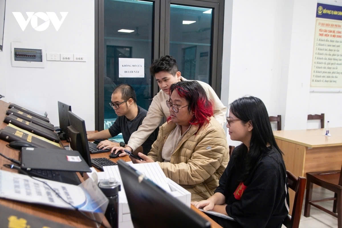 civil servants in hanoi return to work after nine-day tet break picture 10