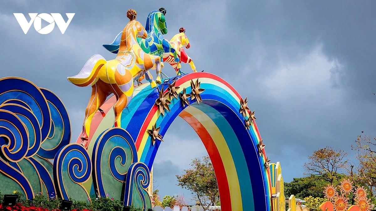 hue welcomes lunar new year 2026 with unique horse mascot by huong river picture 10