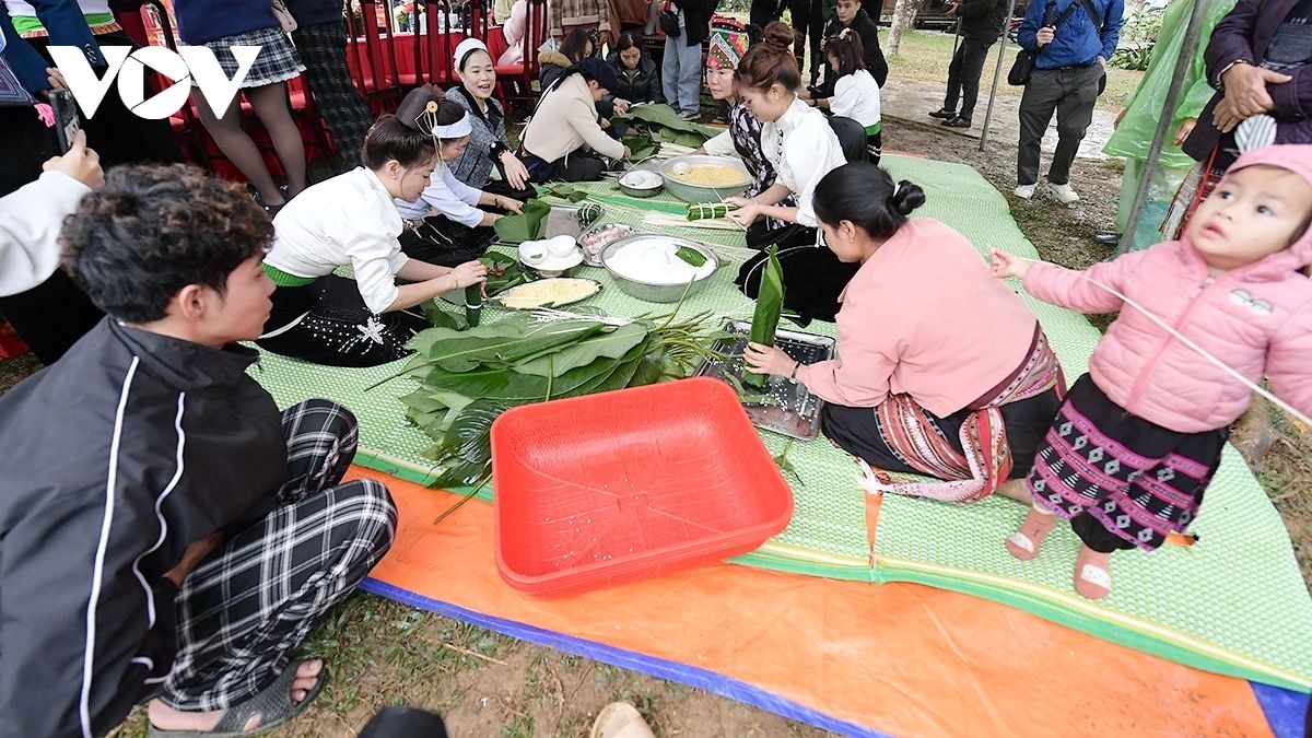 traditional tet atmosphere at vietnam s ethnic culture village picture 10