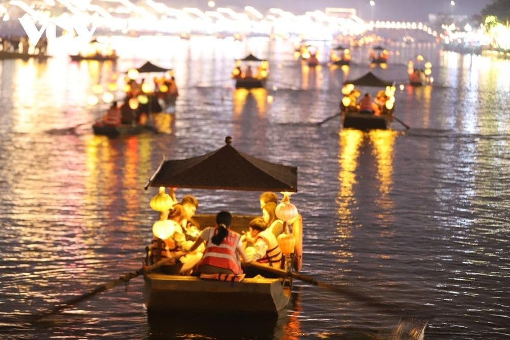 spring glows in hoa lu old town - vietnam s former imperial capital picture 9